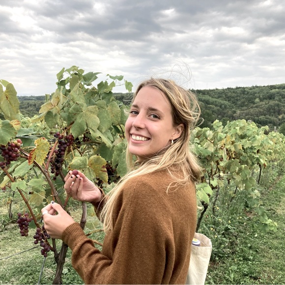 Meet your Posher, Katie - Picture 1 of 1